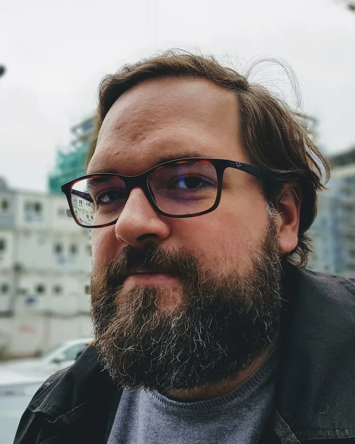 Adam Hościło — IT, produkty cyfrowe, AI