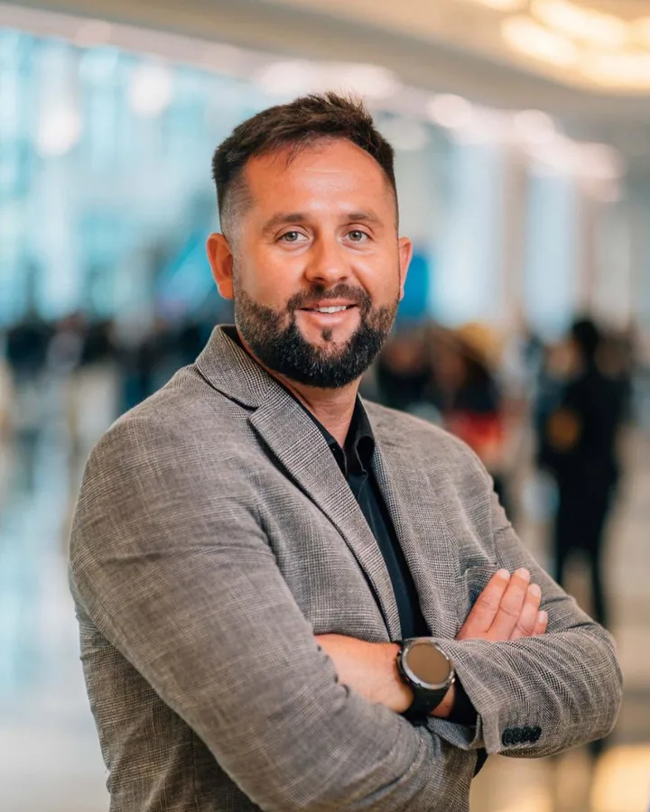 Adrian Zyśk — Vanguard Group, ekspert ubezpieczeń